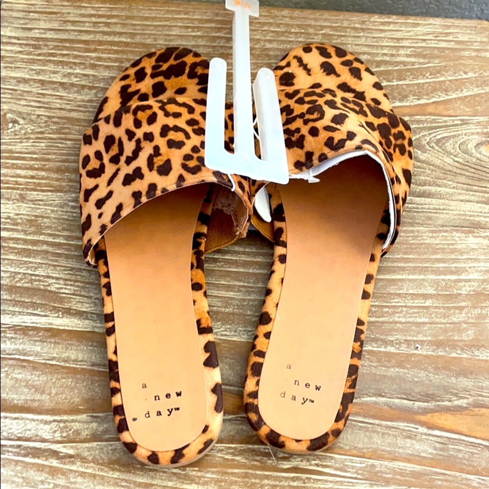 Ladies Leopard mule slides flats 9.5